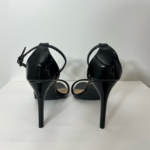 Simple black patent party pump - Picture 5 of 5